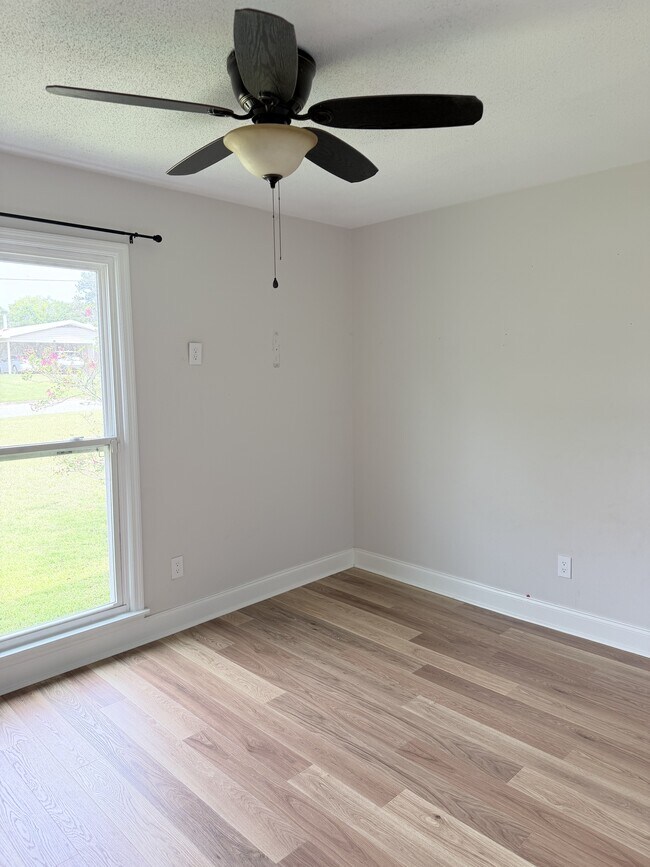 Building Photo - 2200 Fernway Ct