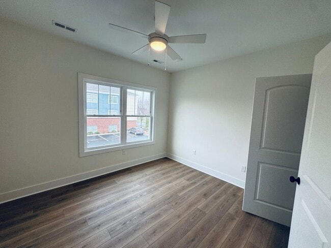 Building Photo - THE CROWN AT CORNERSTONE - EXTRA LARGE UNIT