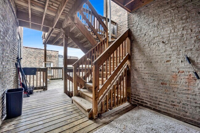 Building Photo - 2456 N Hamlin Ave