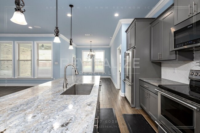 Building Photo - HALF-DEPOSIT SPECIAL! Stunning Luxury Home in Silverhill with Huge Diamond Shaped Backyard!