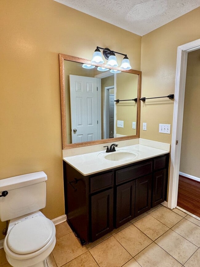 Building Photo - Modern 3-Bedroom Beauty in East Montgomery