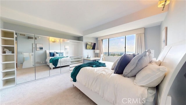 Building Photo - 818 N Doheny Dr