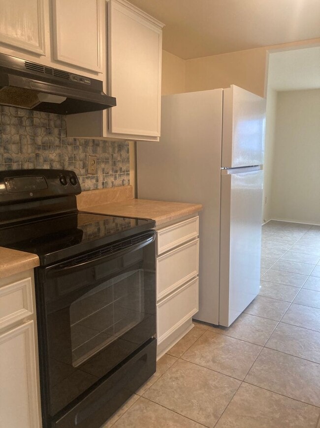 Building Photo - 9640 Greenmeadow Cir