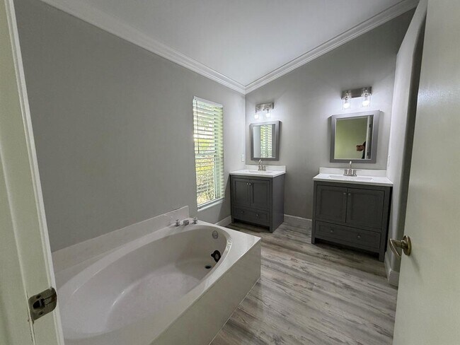 Building Photo - 7657 Sanctuary Dr