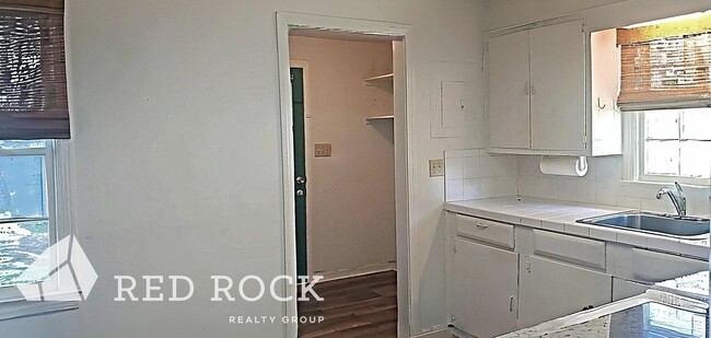 Building Photo - Cute 3 BR, One Bath Home in Vestavia Avail...