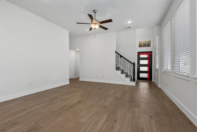 Building Photo - 120 Red Cascade Trl