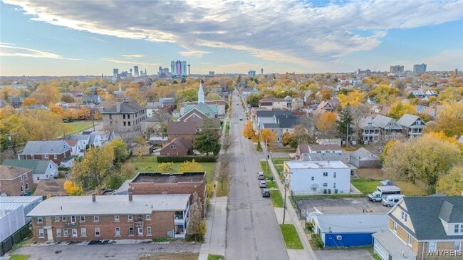 Building Photo - 2253 Niagara St