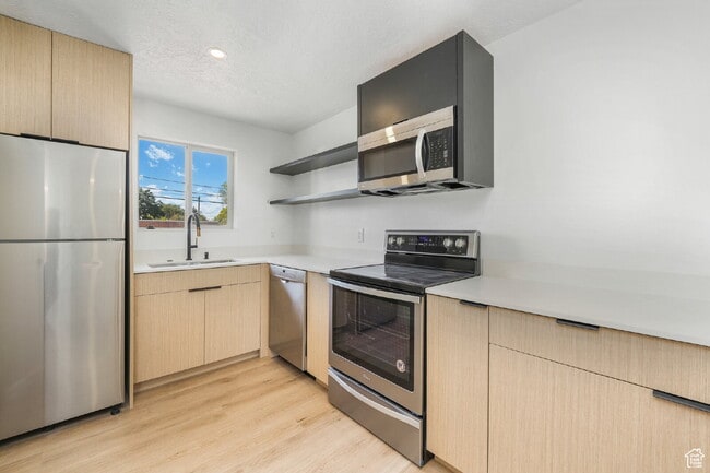 Building Photo - Renovated Apartment in Salt Lake City | Available Now