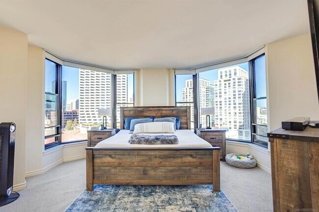 Building Photo - 500 W Harbor Dr