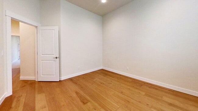 Building Photo - Contemporary 4 Bedroom Oasis on Quiet Dead-End Street!