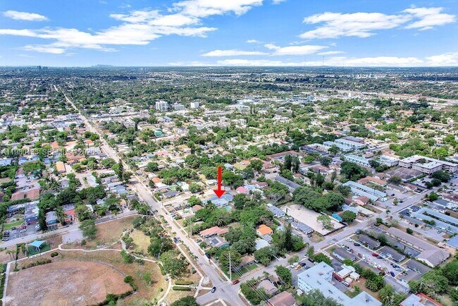 Building Photo - 2415 Pierce St