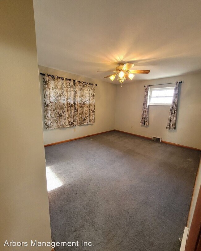 Building Photo - 2 br, 1.5 bath House - 227 Moffat Avenue