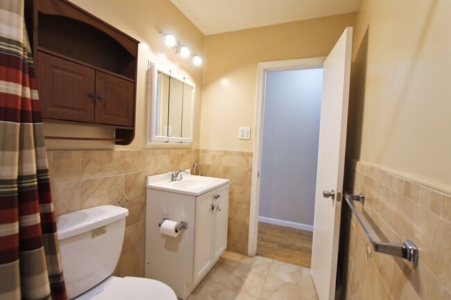 Building Photo - 617 Renz St