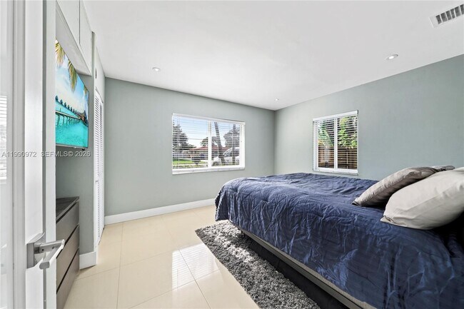 Building Photo - 217 E Acre Dr