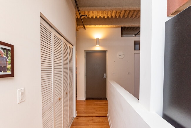 Building Photo - 2545 S Dearborn-