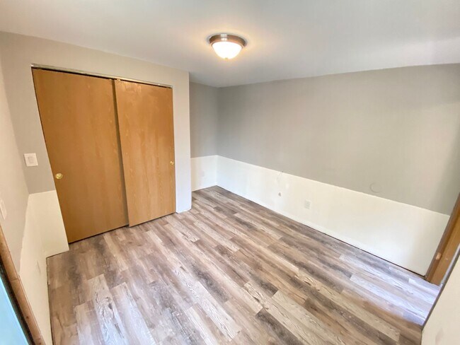 Building Photo - OSU Gateway 3 bedroom 1 1/2 bath 3 level townhome