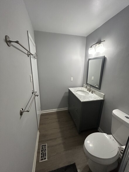 Building Photo - 448 Saint Giles Ct
