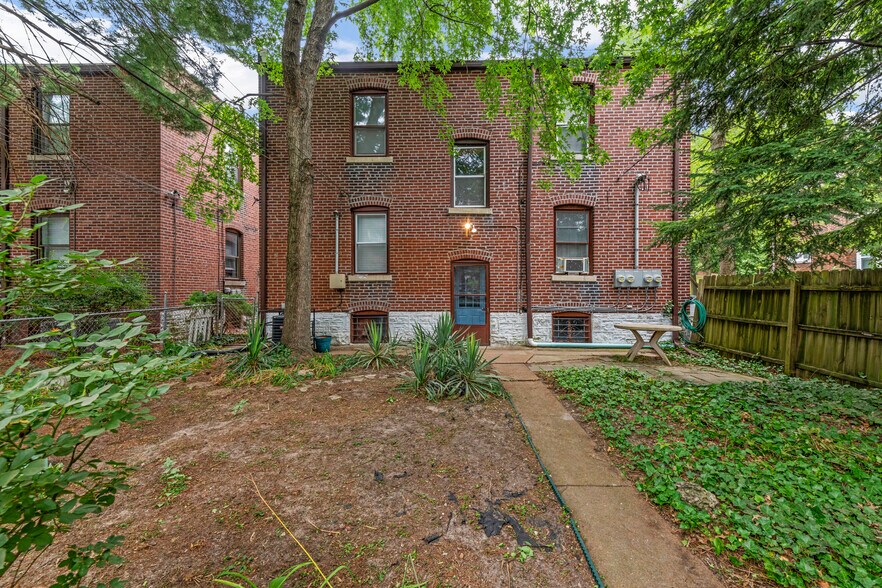 Shared, fenced backyard with direct access to the parking pad. - 2055 Alfred Ave