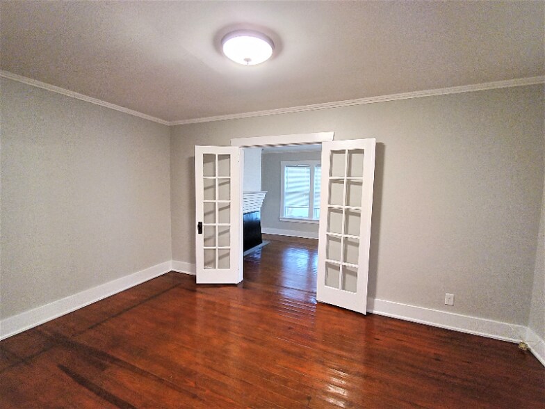 Building Photo - 186 E Brazell St