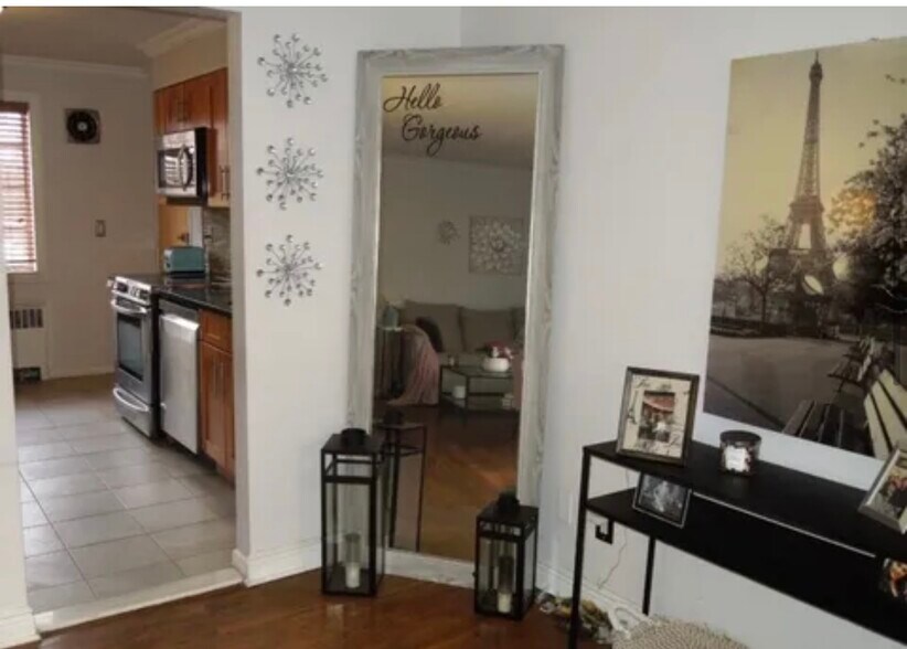 Building Photo - 21 Troy Dr