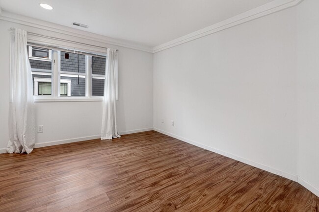 Building Photo - Large Capitol Hill House- Prime Location