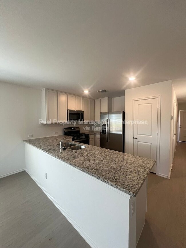 Building Photo - 14810 Razorbill Dr