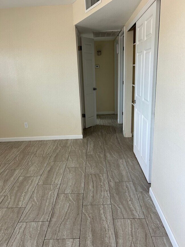 Building Photo - Peoria 2 bed/2 bath house