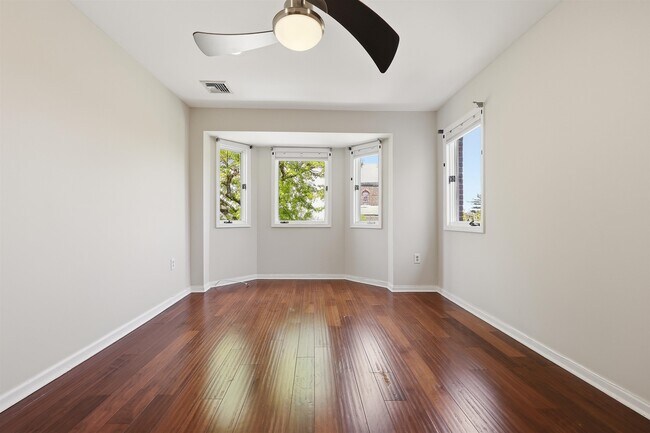 Building Photo - 215 St Michaels Walk