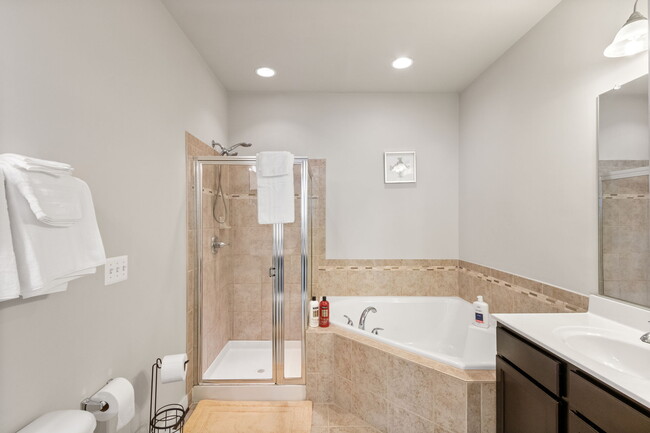 Building Photo - 202 Shamrock Dr