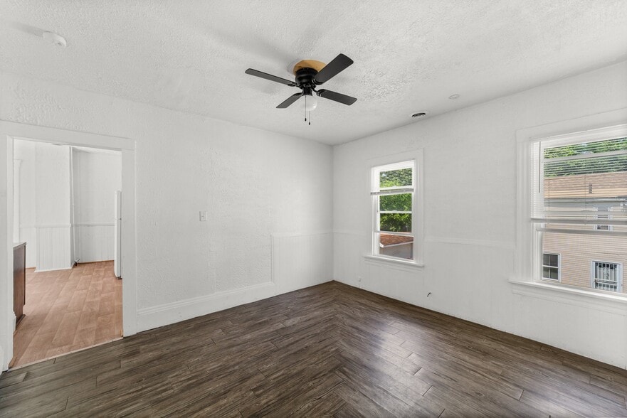 Building Photo - 8302 Sowinski Ave