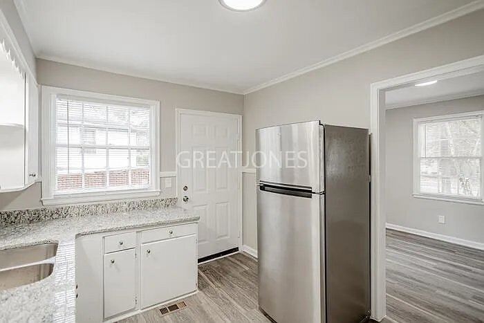 Building Photo - 1236 S Dixon Dr