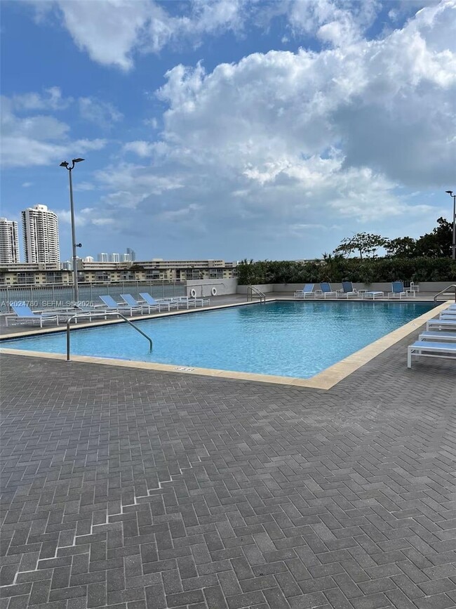 Building Photo - 18081 Biscayne Blvd