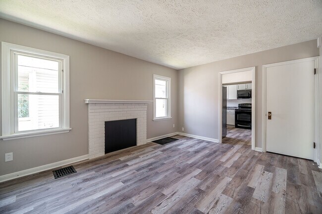 Building Photo - 1386 E 19th Ave