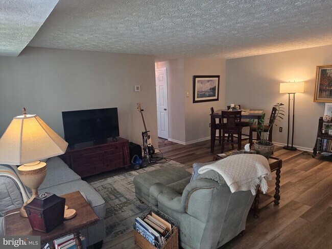 Building Photo - 628 Southern Hills Dr