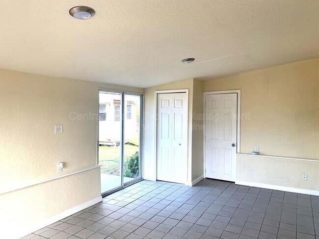 Building Photo - 202 Bamboo Dr