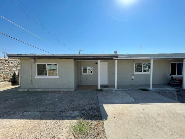 Building Photo - 5593 Hunt Ct
