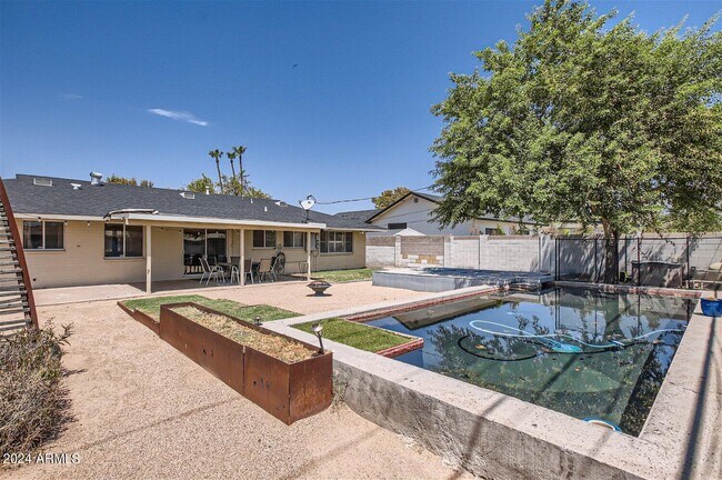 Building Photo - 3213 N 63rd Pl