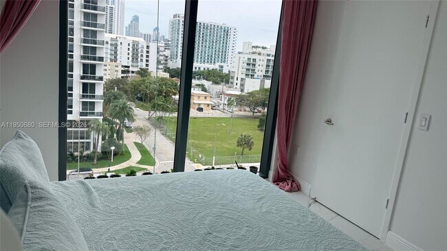 Building Photo - 460 NE 28th St