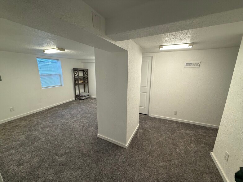 Building Photo - 8323 SE 62nd Ave