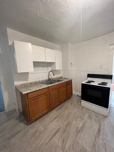 Kitchen 3 - 60 Sidney St