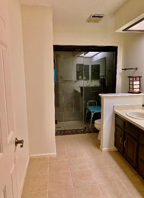 Building Photo - 3 bedroom 3 bathroom Condo in The Oaks