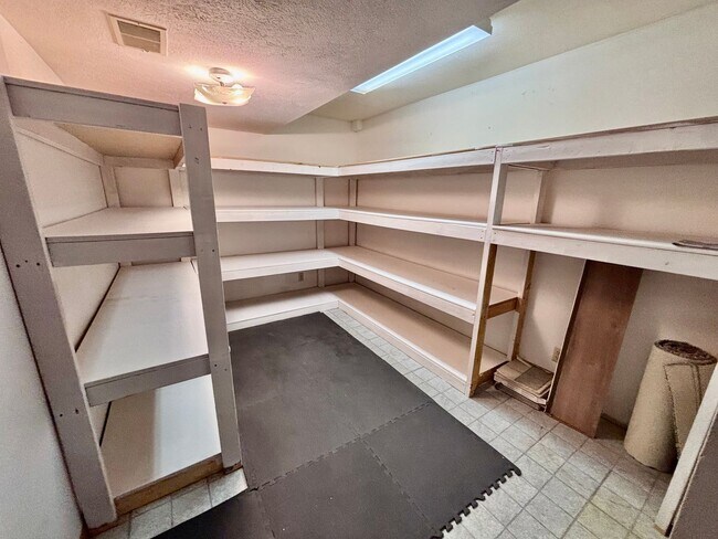 Building Photo - 16306 Lafayette Ave