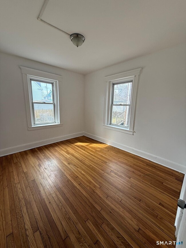 Building Photo - 175 Read St