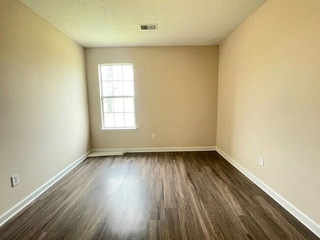 Building Photo - Villas of Northcreek