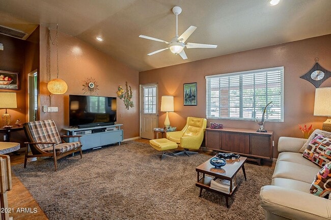 Building Photo - CUTE 2 Bedroom 1 Bath bungalow in Sunnyslope with full casita