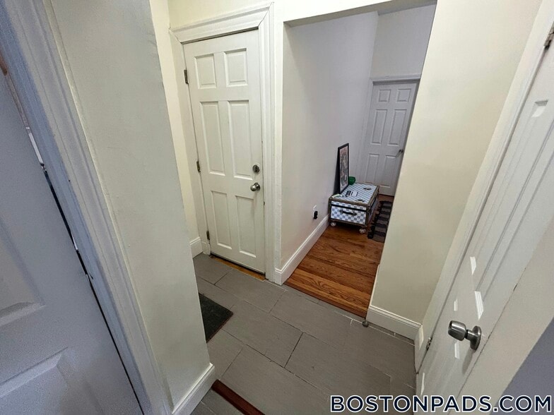 Building Photo - 20 Chelsea St