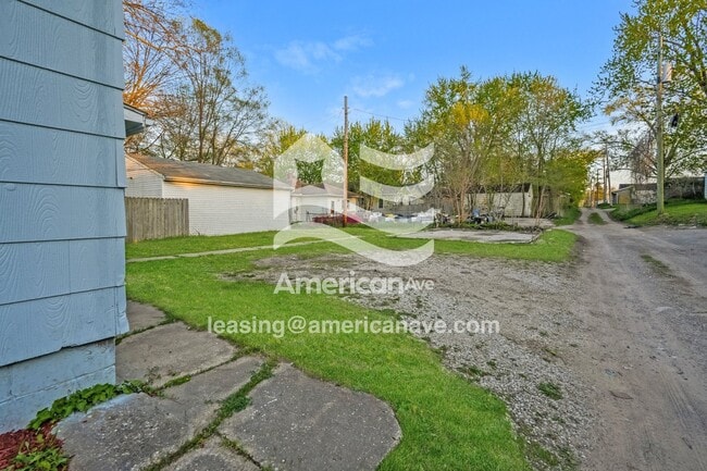 Building Photo - 1710 Elwood Ave