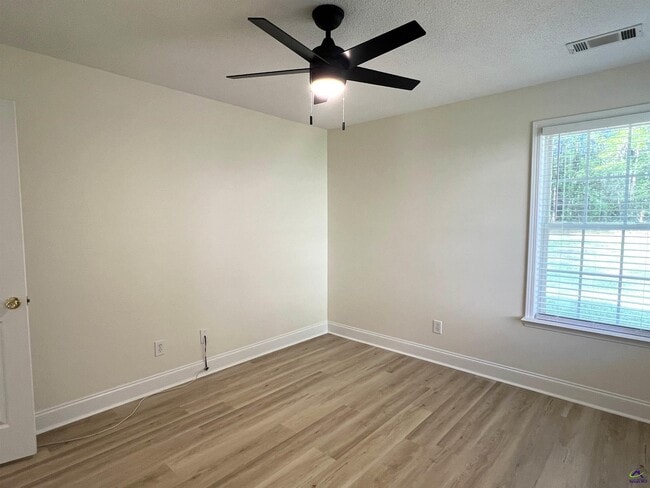 Building Photo - 134 Stone Brooke Dr