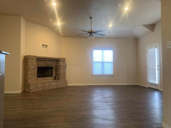 Building Photo - 10103 Waco Ave