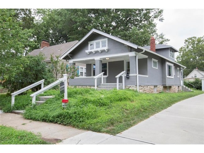 Building Photo - 5919 Kenwood Ave